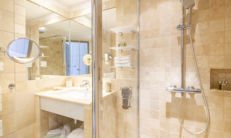 Suite - Salle de bains côté douche