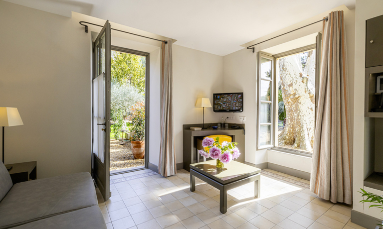 Suite - Salon vue sur terrasse privative